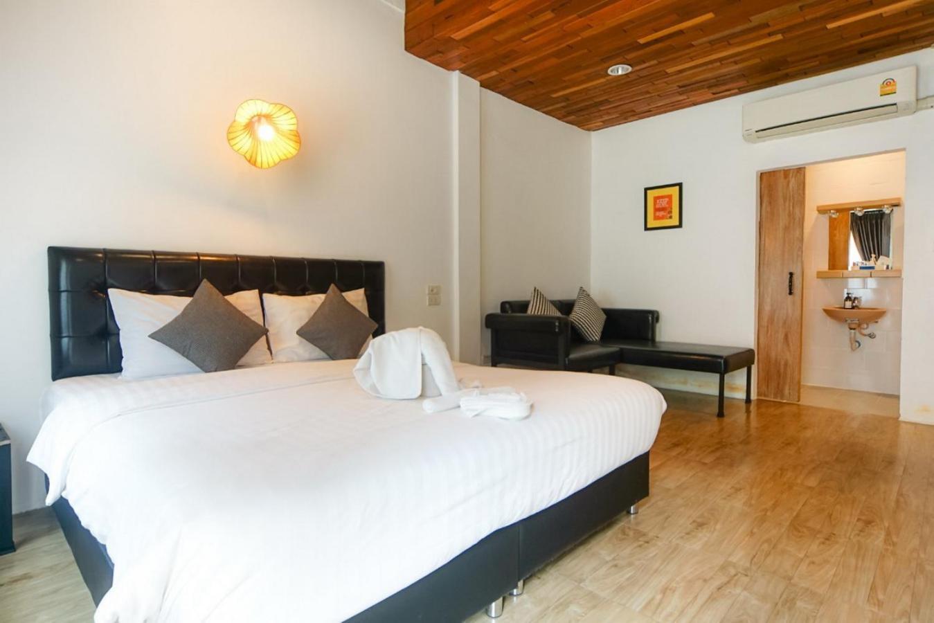 Hotel The Warehouse Chiang Mai Exterior foto