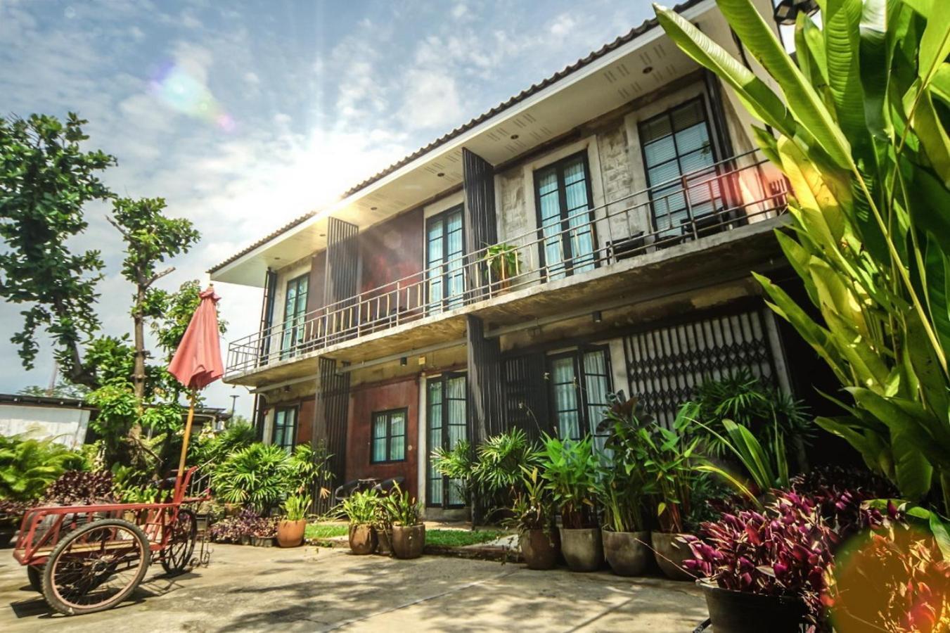 Hotel The Warehouse Chiang Mai Exterior foto